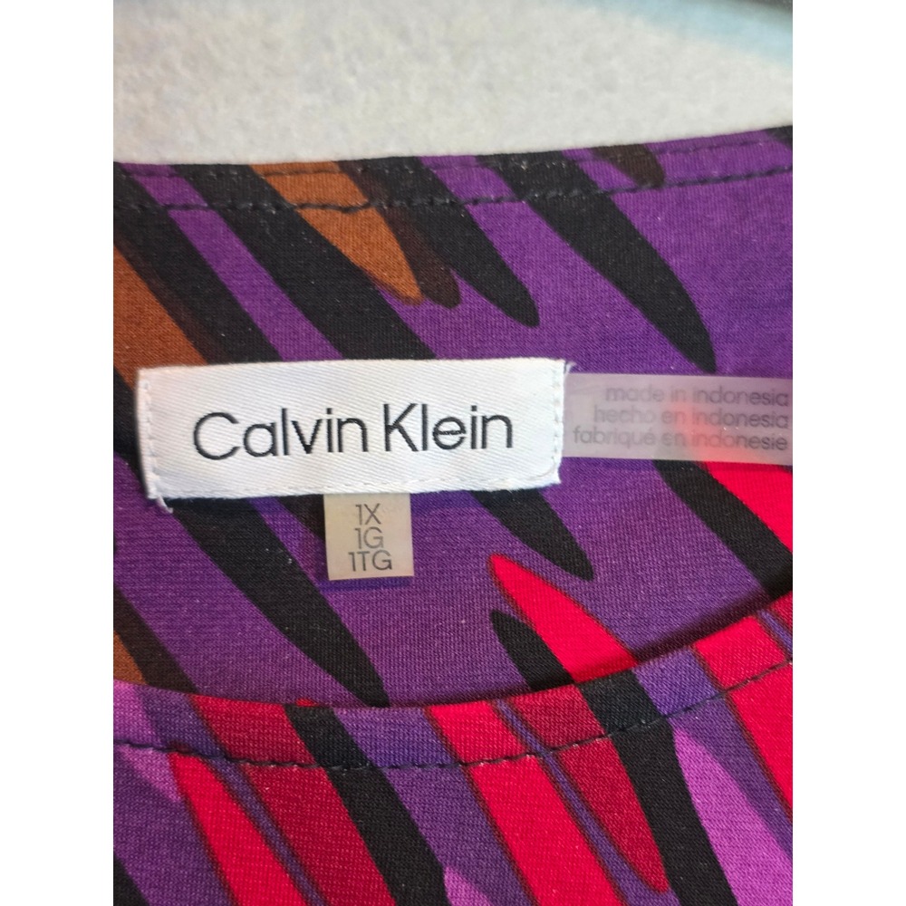 Calvin Klein 1X Plus Size Blouse Purple Pink Abstract 3/4 Sleeve Top CK Logo - Picture 3 of 12